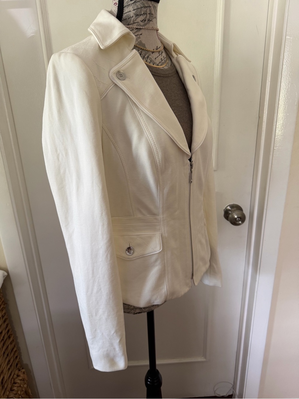 White House Black Market Ivory Quilted Ponte Moto Jacket Size 8 - Picture 5 of 14